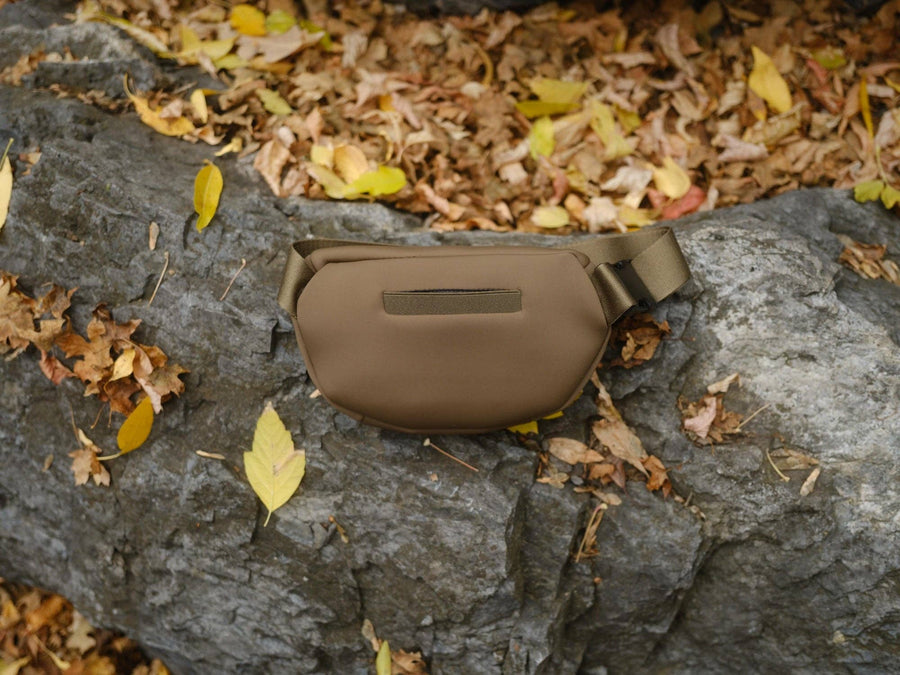 Roam Līte™ Neoprene Sling Bag