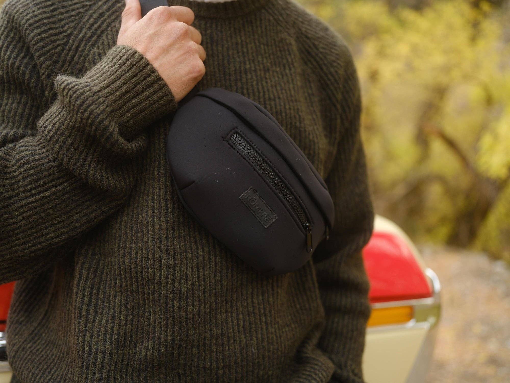 Roam Līte™ Neoprene Sling Bag